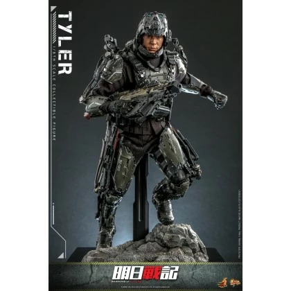 Tyler - Hot Toys MMS667 1/6th Scale Collectible Figure 8 Tyler - Hot Toys MMS667 1/6th Scale Collectible Figure - Image 6