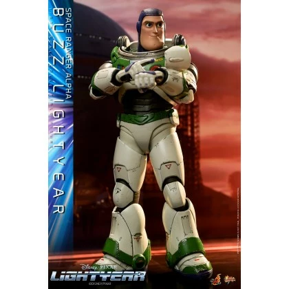 Space Ranger Alpha Buzz Lightyear - Hot Toys MMS634 Lightyear 1/6th Scale Collectible Figure 8 Space Ranger Alpha Buzz Lightyear - Hot Toys MMS634 Lightyear 1/6th Scale Collectible Figure - Image 6